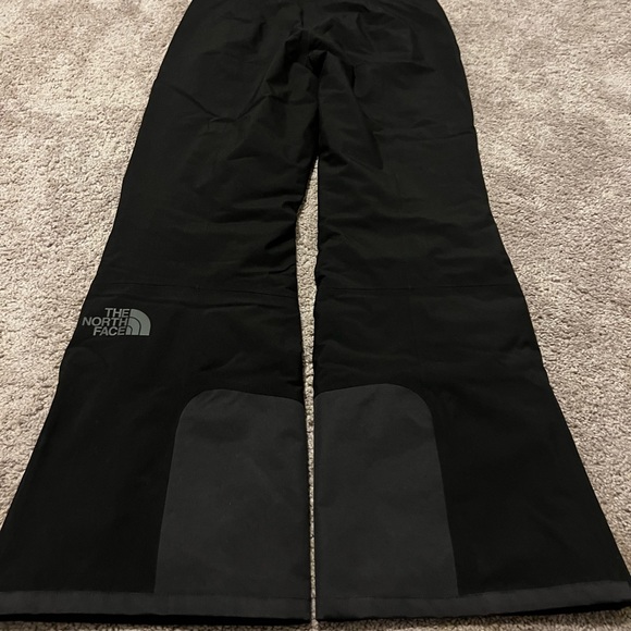 Northface Waterproof, Insulated Ski Pants/ Snow Bibs Womens - Picture 9 of 13